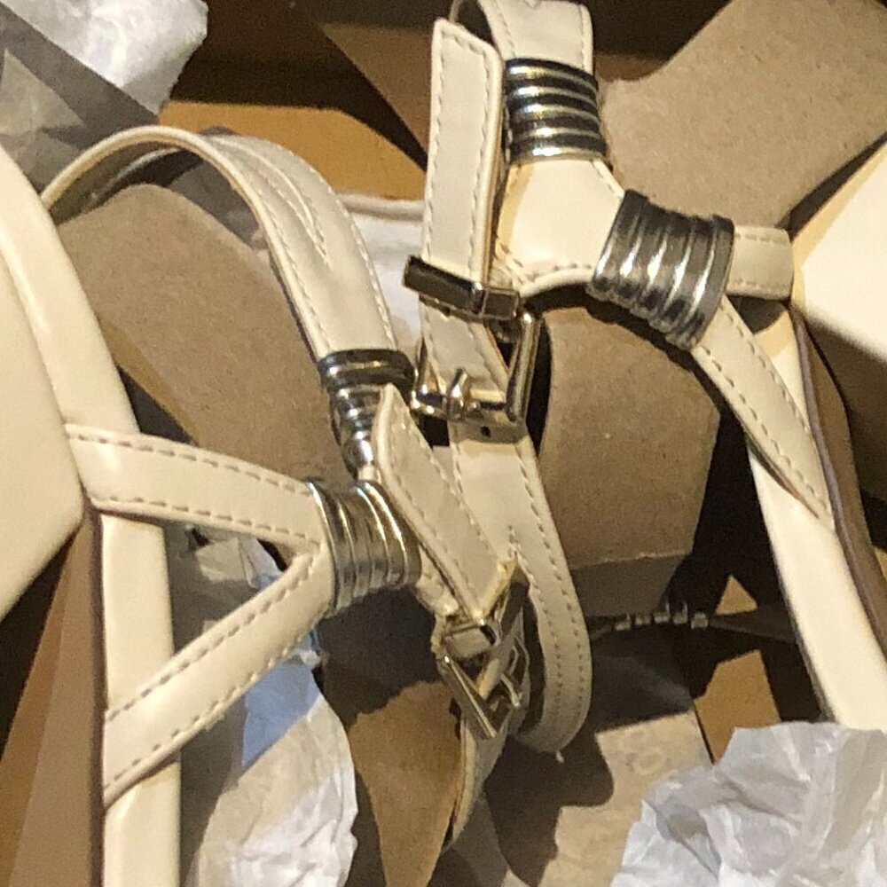 Kenneth Cole Dolly Strappy Platform Ecru Size 8 EUC CLOSET CLEAR-OUT! - Picture 11 of 16